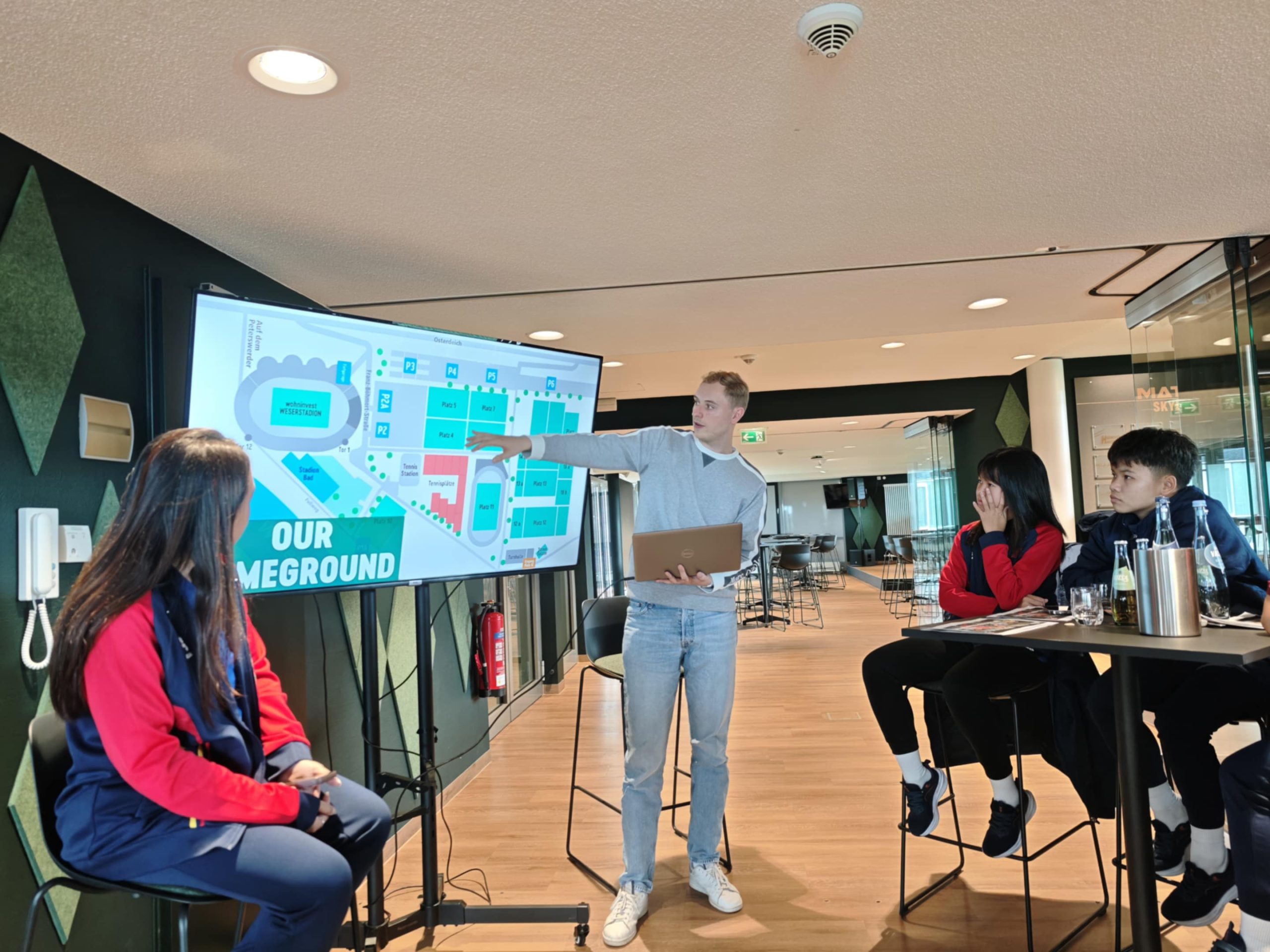Đội tuyển U17 nữ Việt Nam tới Bremen, bắt đầu chặng 2 chuyến tập huấn tại Đức